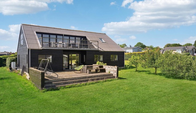 Nice home in øster assels with WiFi