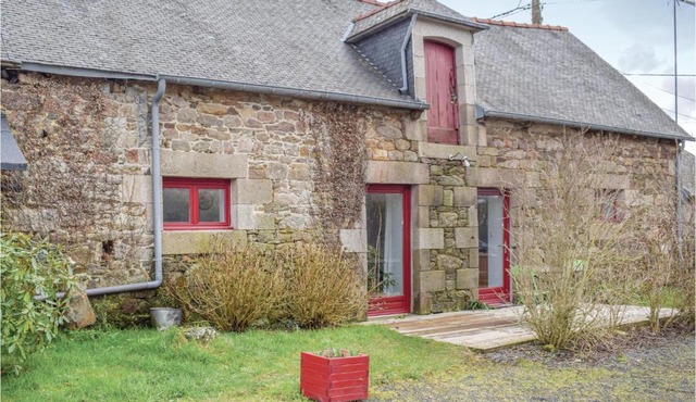 Nice home in Pommerit le Vicomte with 2 Bedrooms