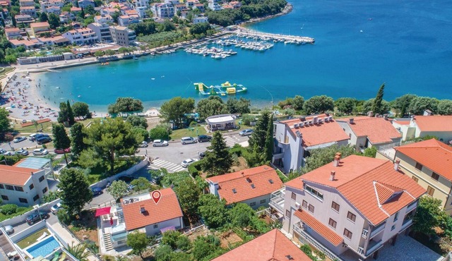 Nice home in Pjescana Uvala with WiFi