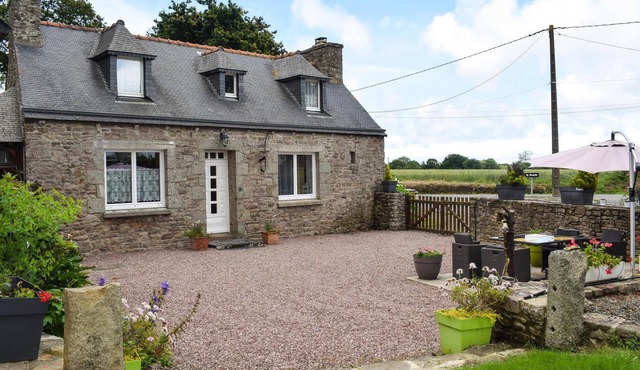 Nice home in Pléhédel with WiFi