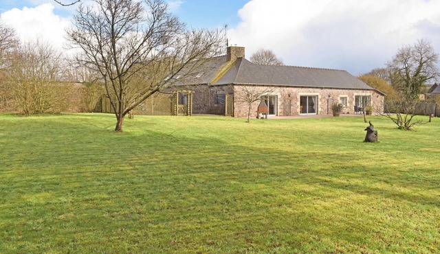 Nice home in Plehedel