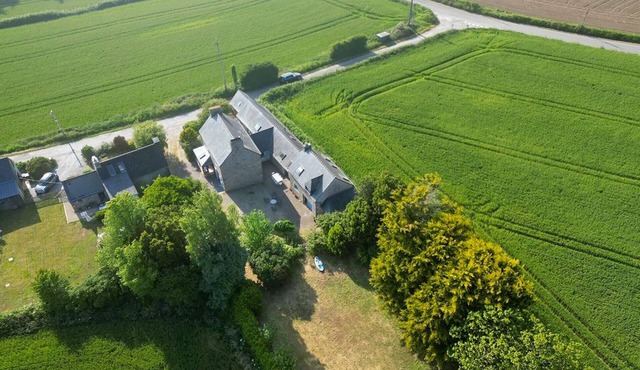 Nice home in Plouguerneau with WiFi