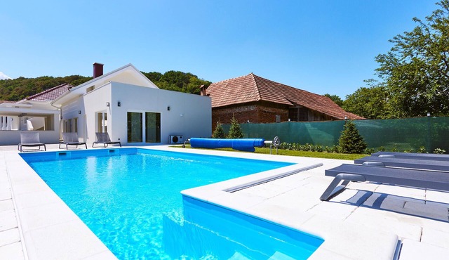 Nice home in Podgrade with sauna