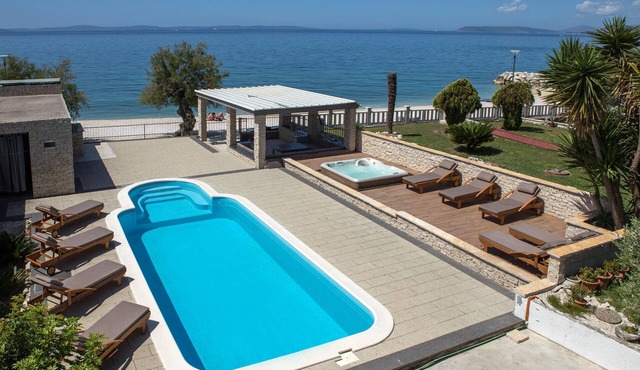 Nice home in Podstrana
