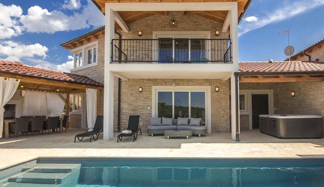 Nice home in Porec with sauna