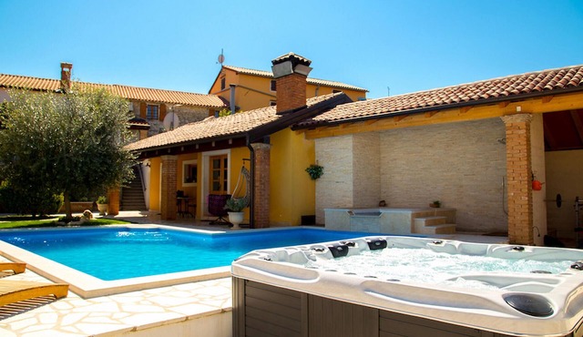 Nice home in Porec with sauna