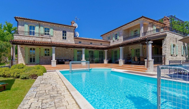 Nice home in Porec with sauna