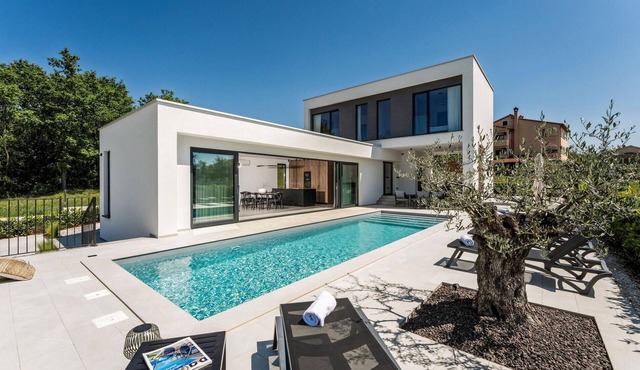 Nice home in Porec with WiFi