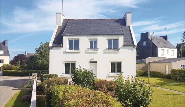 Nice home in Pouldreuzic with 4 Bedrooms and WiFi