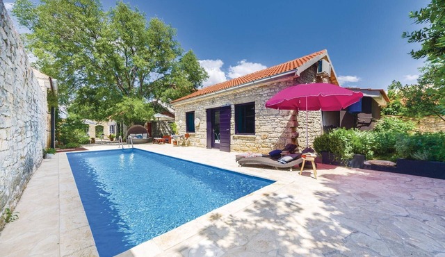 Nice home in Pridraga