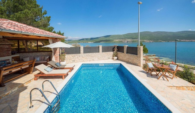 Nice home in Pridraga