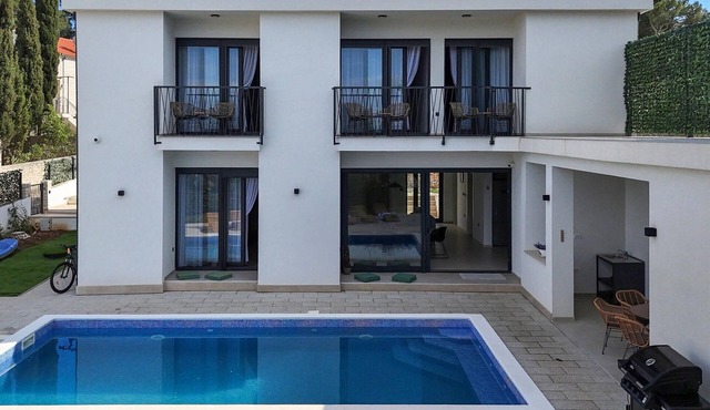 Nice home in Prolozac with WiFi
