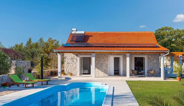 Nice home in Puljane with WiFi