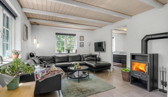 Nice home in Rømø with kitchen