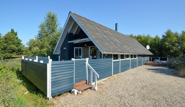 Nice home in Rømø with kitchen