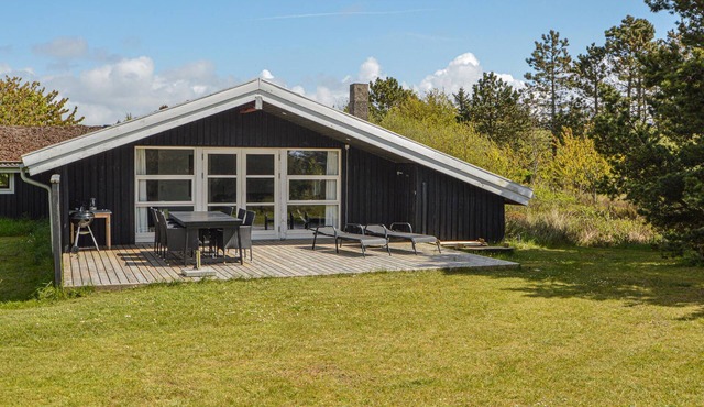 Nice home in Rømø with sauna
