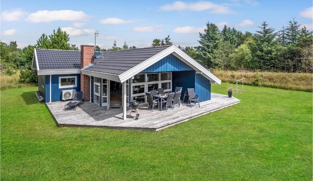 Nice Home In Ringkøbing With Kitchen