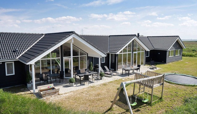 Nice home in Ringkøbing with sauna