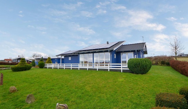 Nice home in Rønde with house sea view