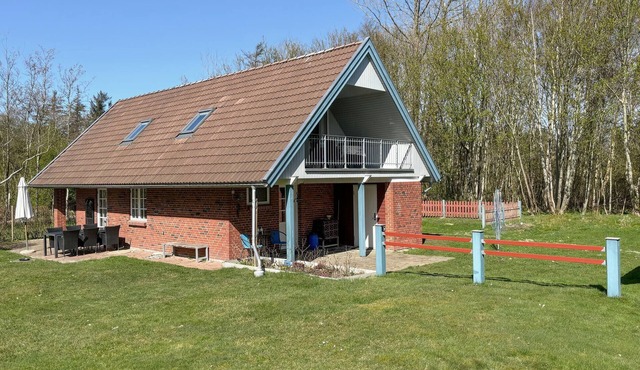 Nice home in Roslev with WiFi