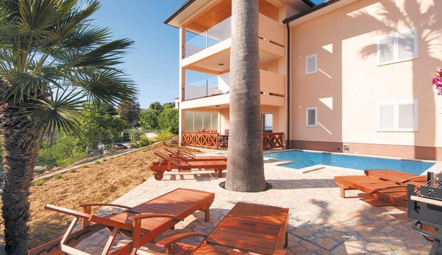 Nice home in Supetarska Draga with sauna