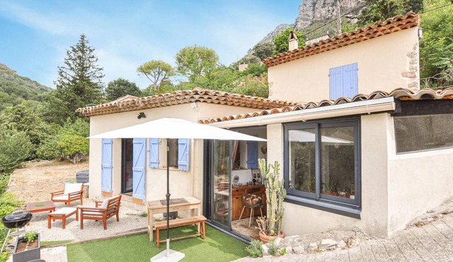 Nice home in Saint-Jeannet with WiFi