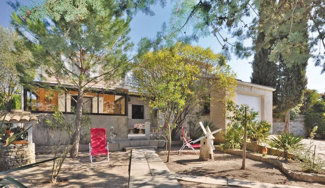 Nice home in Saint Cannat with WiFi