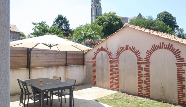 Nice home in Saint-Viaud with WiFi