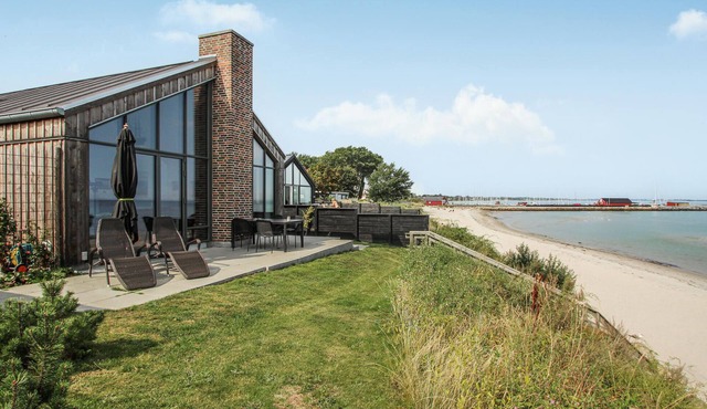 Nice home in Samsø with house sea view