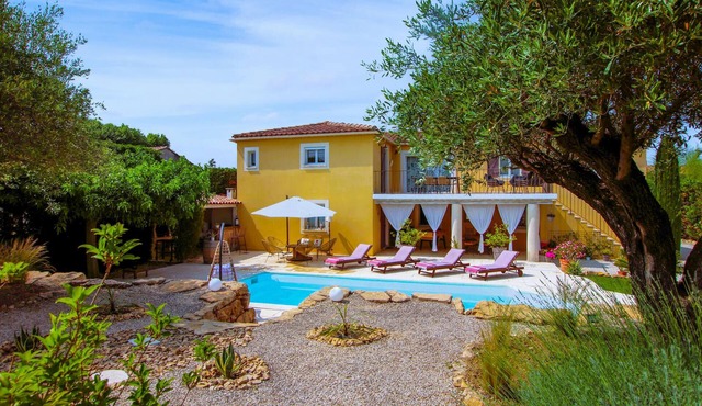 Nice home in Sarrians