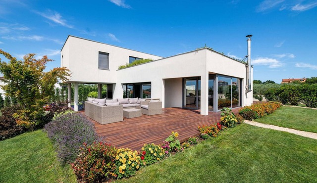 Nice home in Savudrija