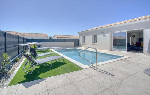 Nice Home In Semussac