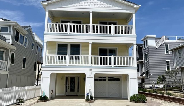 Nice home in Ship Bottom with 3 Bedrooms, Private swimming pool and WiFi