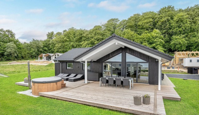 Nice home in Sjølund with WiFi
