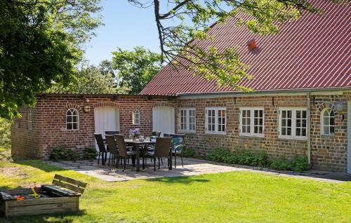 Nice Home In Skærbæk With Wifi