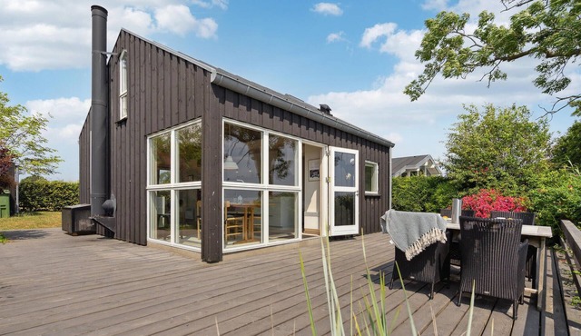 Nice home in Skårup Fyn with WiFi