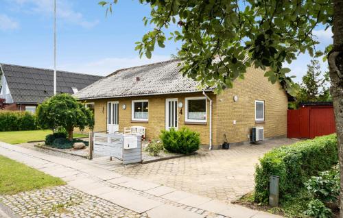 Nice Home In Skjern With Wifi