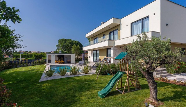 Nice home in Smoljanci with private swimming pool, can be inside or outside