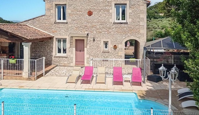 Nice home in St Ambroix with WiFi