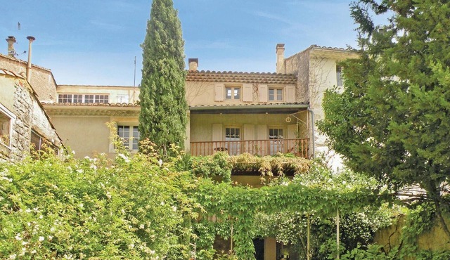 Nice home in St Didier with kitchen