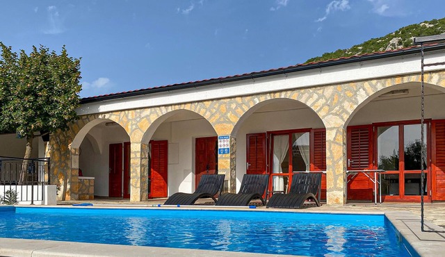 Nice home in Starigrad