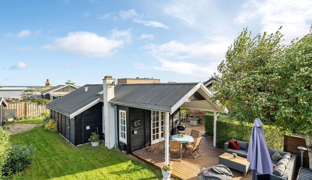 Nice home in Stege with WiFi