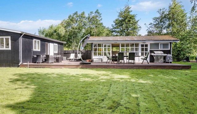 Nice home in Store Fuglede with WiFi