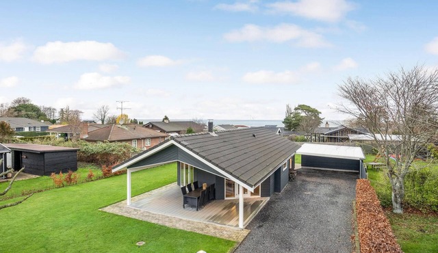 Nice home in Strøby with WiFi