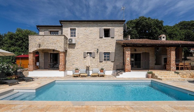 Nice home in Sveti Lovrec