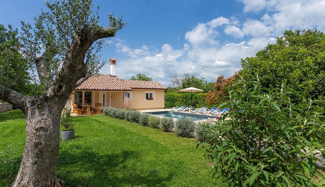 Nice home in Svetvincenat
