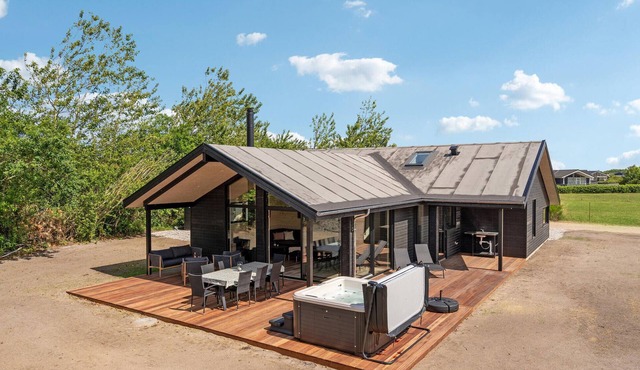 Nice home in Tarm with WiFi