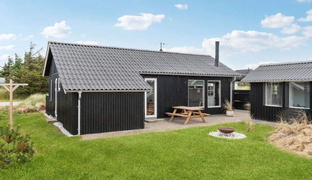 Nice home in Thisted with kitchen