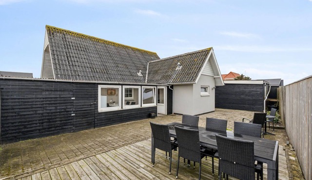 Nice home in Thyborøn with WiFi