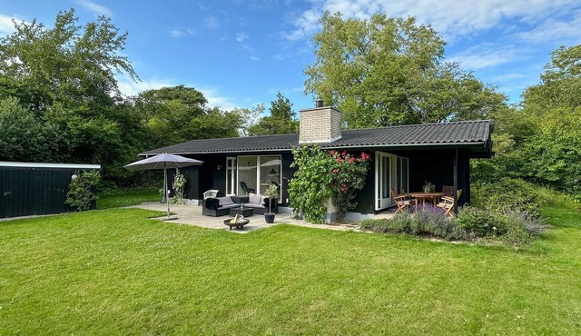 Nice home in Tisvildeleje with WiFi